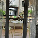 شقة Renissa's فلورا