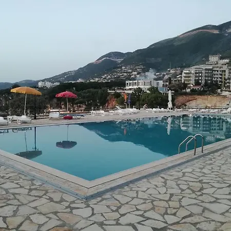 Renissa's * Vlore