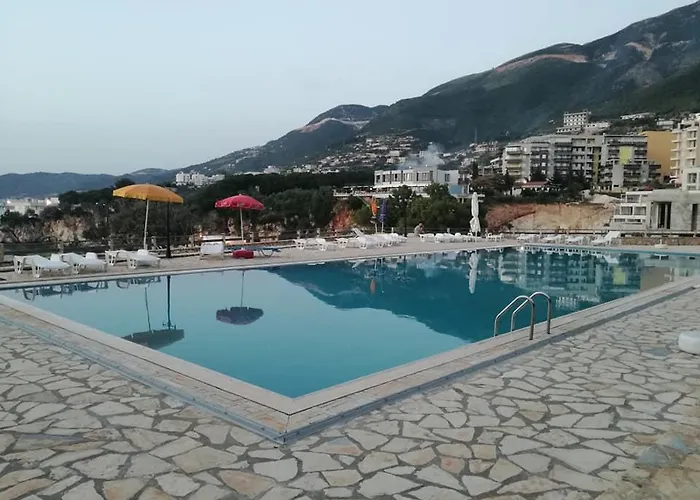 Renissa's * Vlore